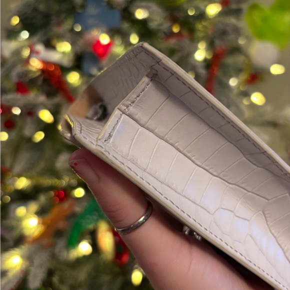 Alexander McQueen Small Skull White Crocodile-Embossed Leather Crossbody Bag - Picture 4 of 12